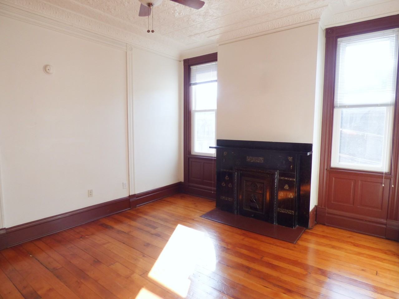 1607 Sarah Street - 3Apt. 2 #3 - Photo 4 of 15