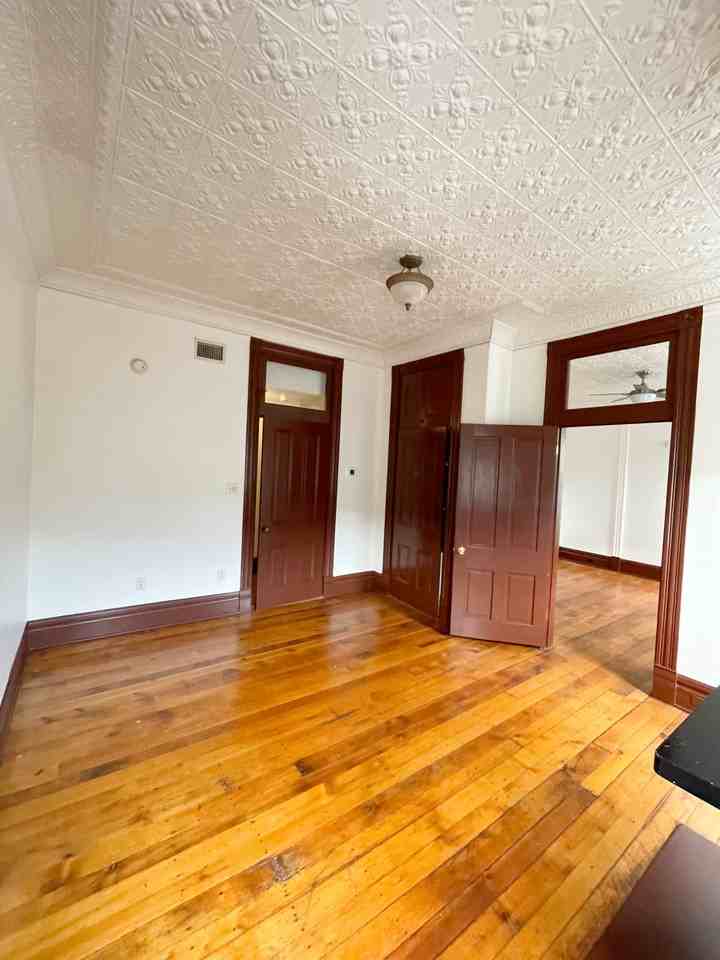 1607 Sarah Street - 3Apt. 2 #3 - Photo 7 of 15