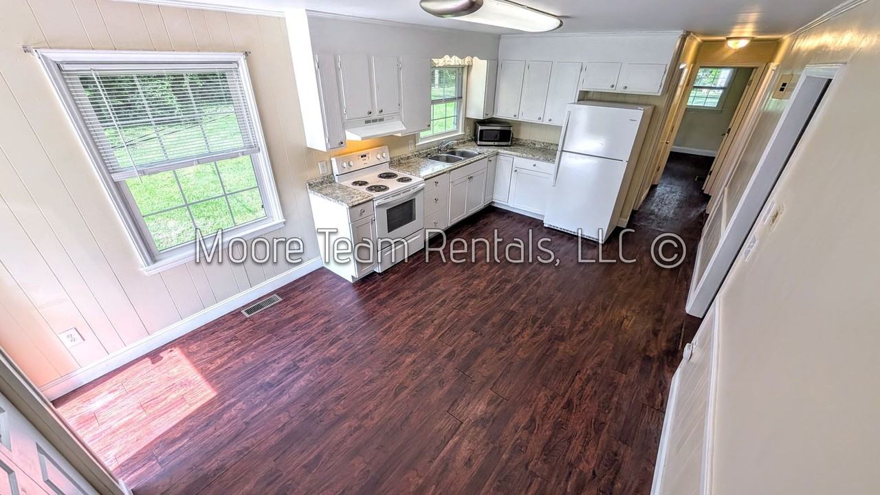 120 Robin St - Photo 2 of 14