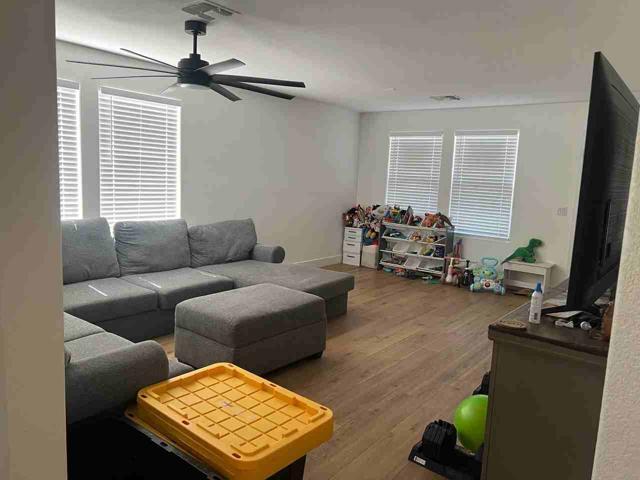920 E Leslie Ave - Photo 3 of 5