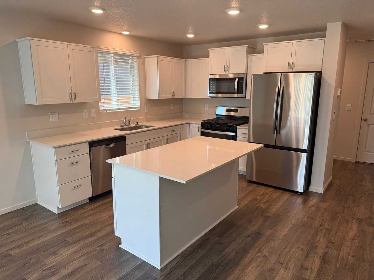 4962 Dilling Ave Ne - Photo 5 of 25
