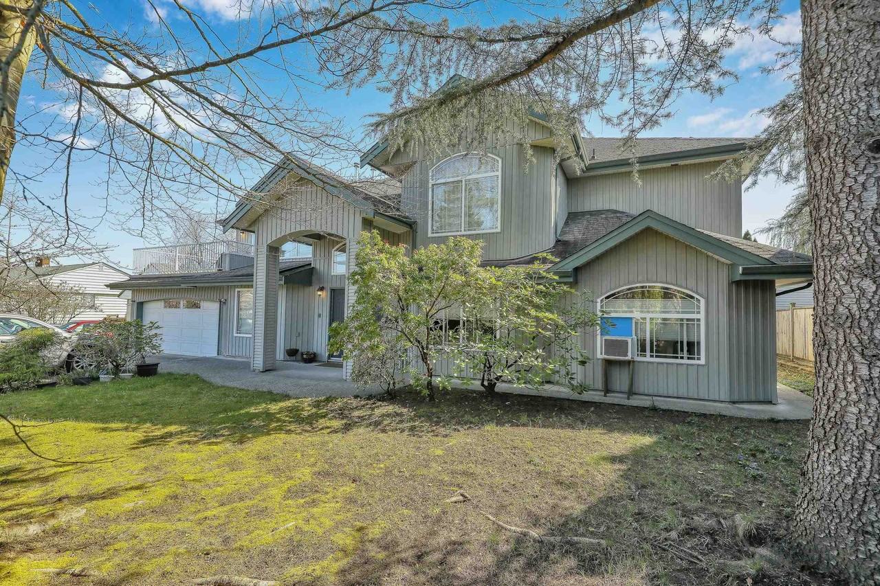 8546 164 Street - Photo 3 of 28