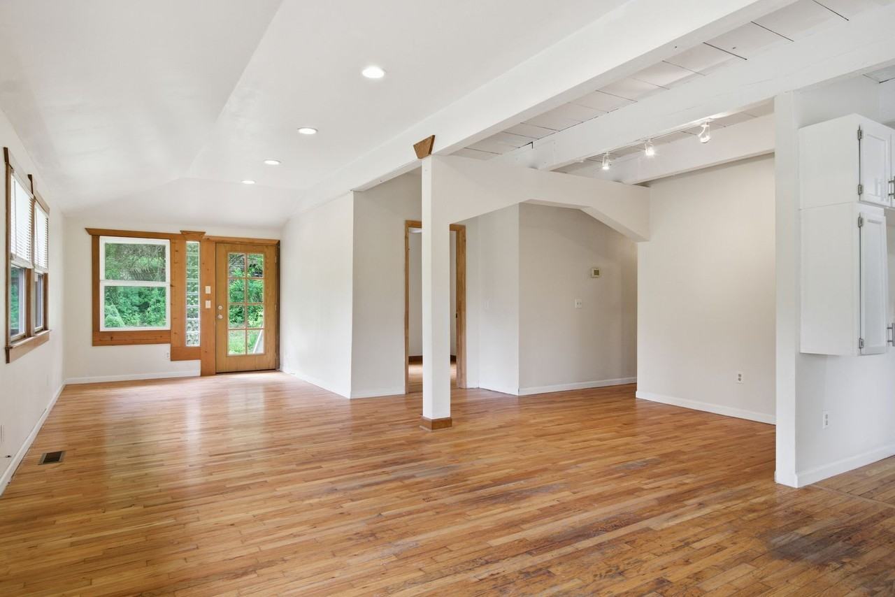 487 Thistle Ln - Photo 4 of 31