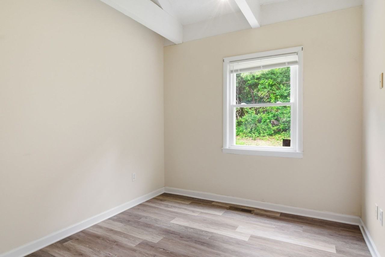 487 Thistle Ln - Photo 7 of 31