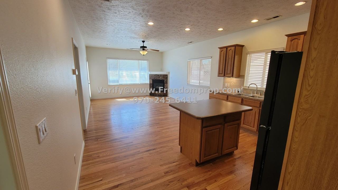 555 Garden Grove Ct - Photo 2 of 10