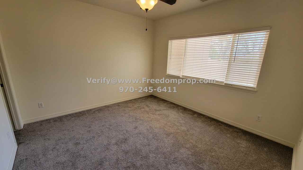 555 Garden Grove Ct - Photo 4 of 10
