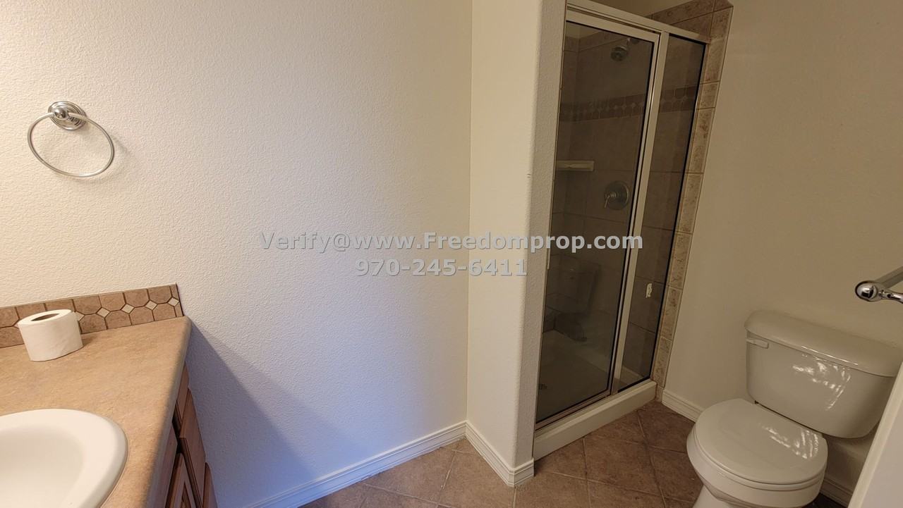 555 Garden Grove Ct - Photo 5 of 10