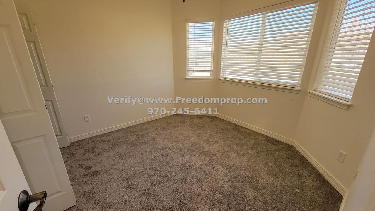 555 Garden Grove Ct - Photo 7 of 10