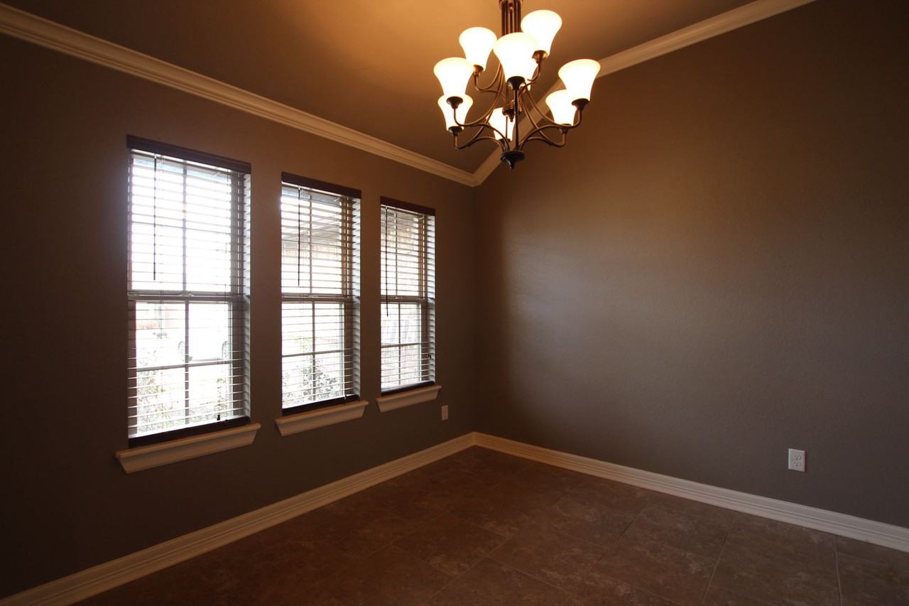 11006 Westhaven Cir - Photo 4 of 19