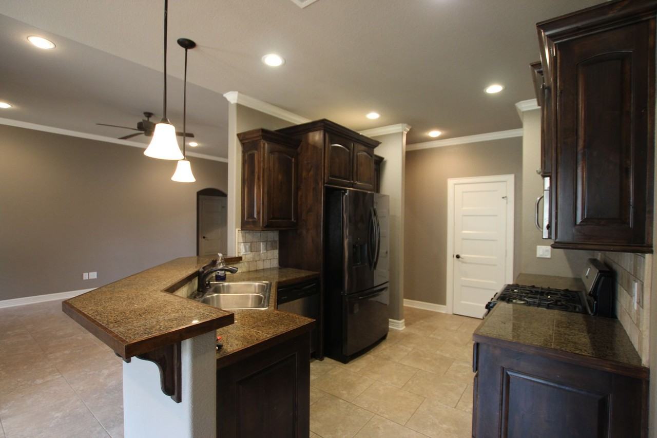 11006 Westhaven Cir - Photo 7 of 19