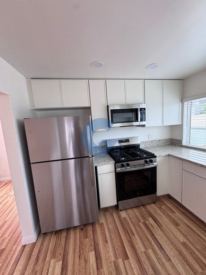 1641 Law St - Photo 7 of 33
