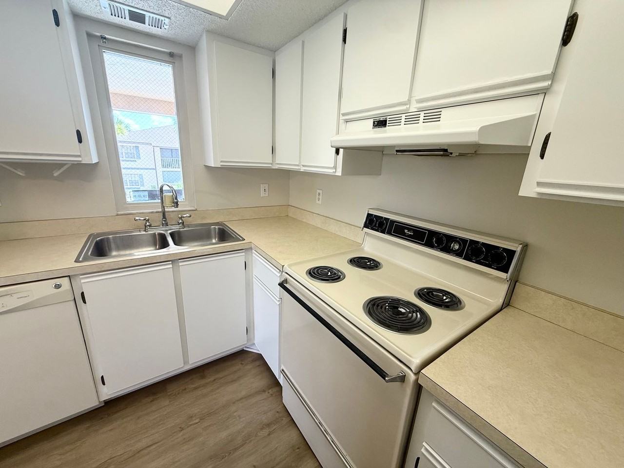19505 Quesada Ave - Photo 5 of 19