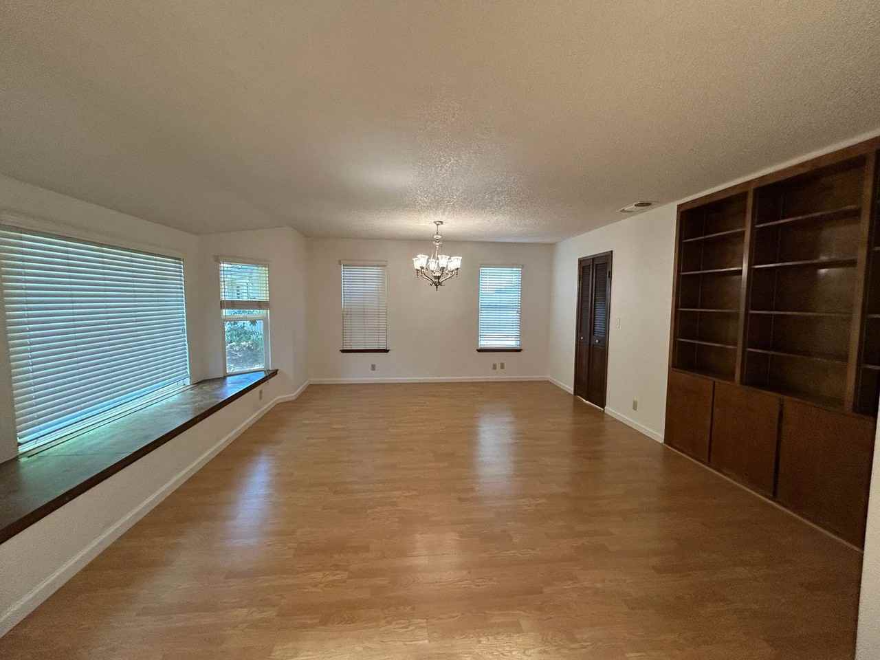 9471 Queen Oak Ct - Photo 2 of 20