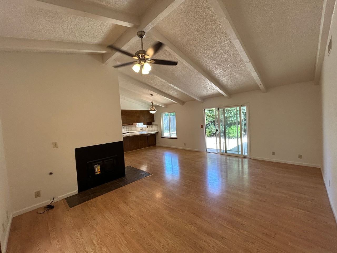 9471 Queen Oak Ct - Photo 3 of 20