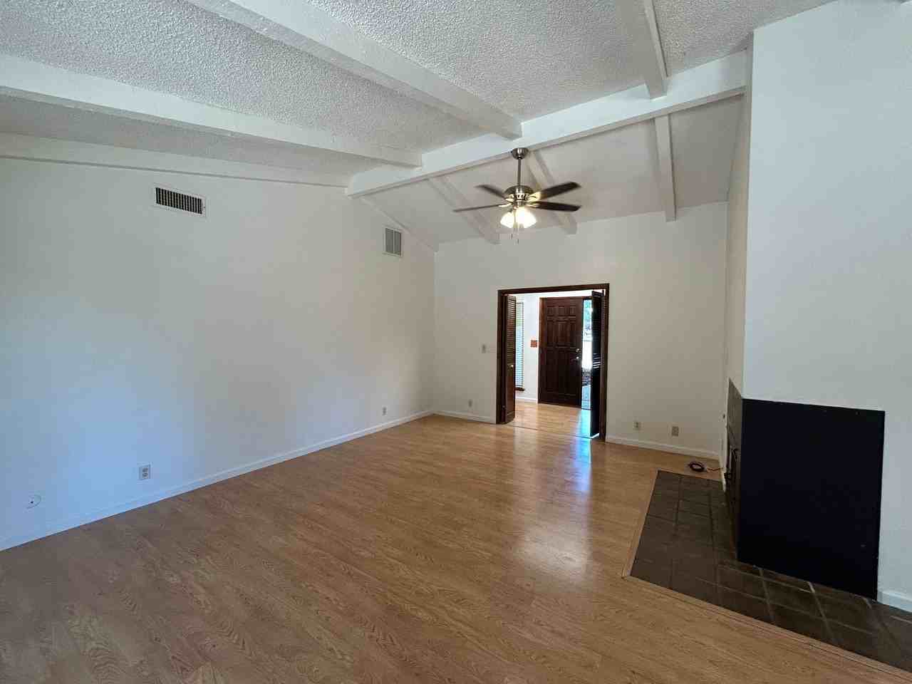 9471 Queen Oak Ct - Photo 4 of 20