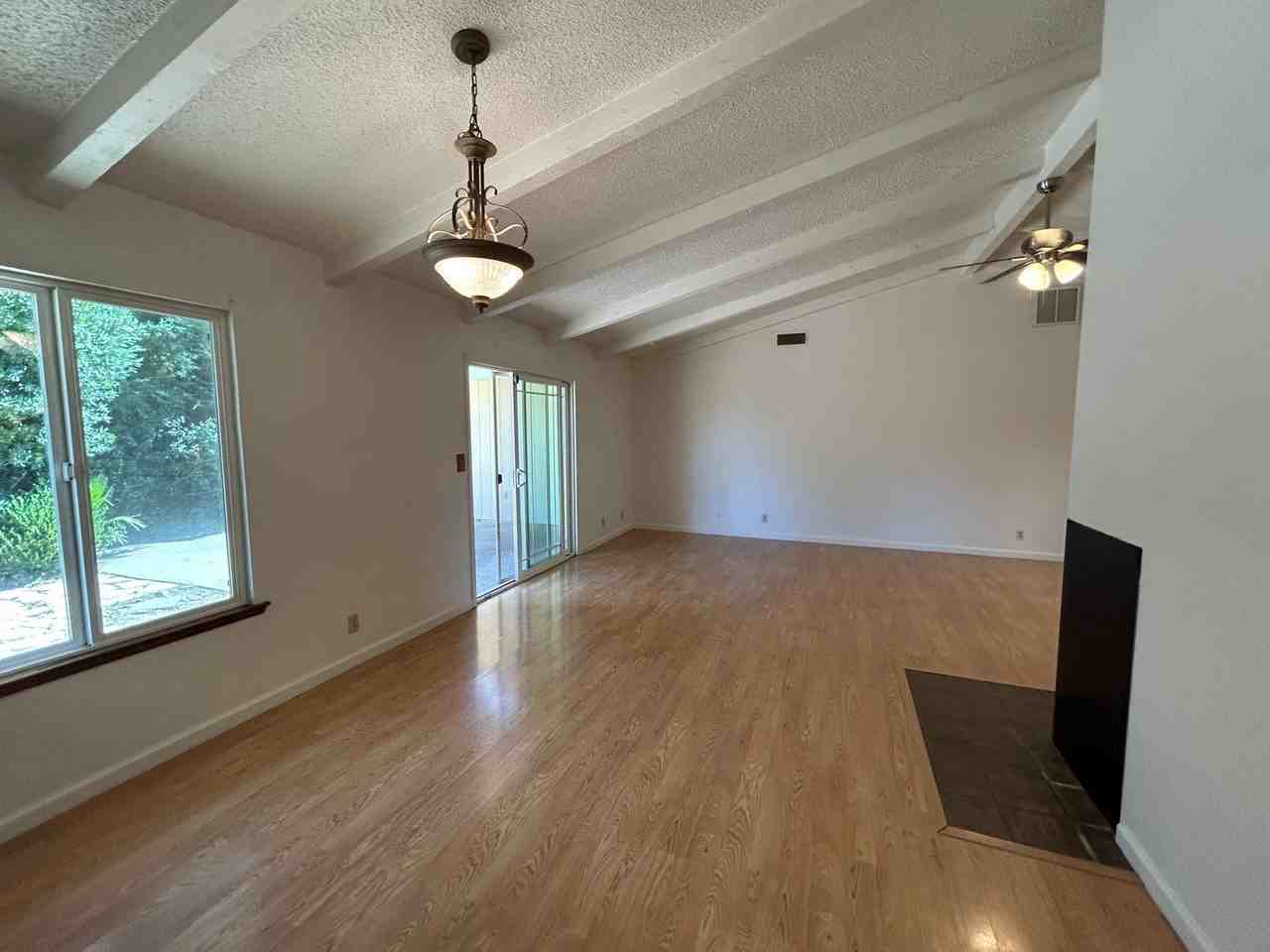 9471 Queen Oak Ct - Photo 5 of 20