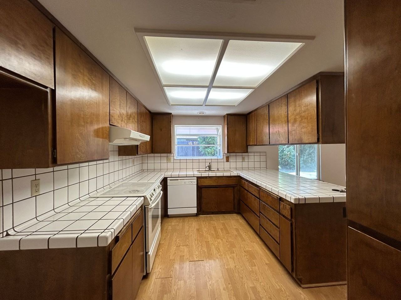 9471 Queen Oak Ct - Photo 6 of 20