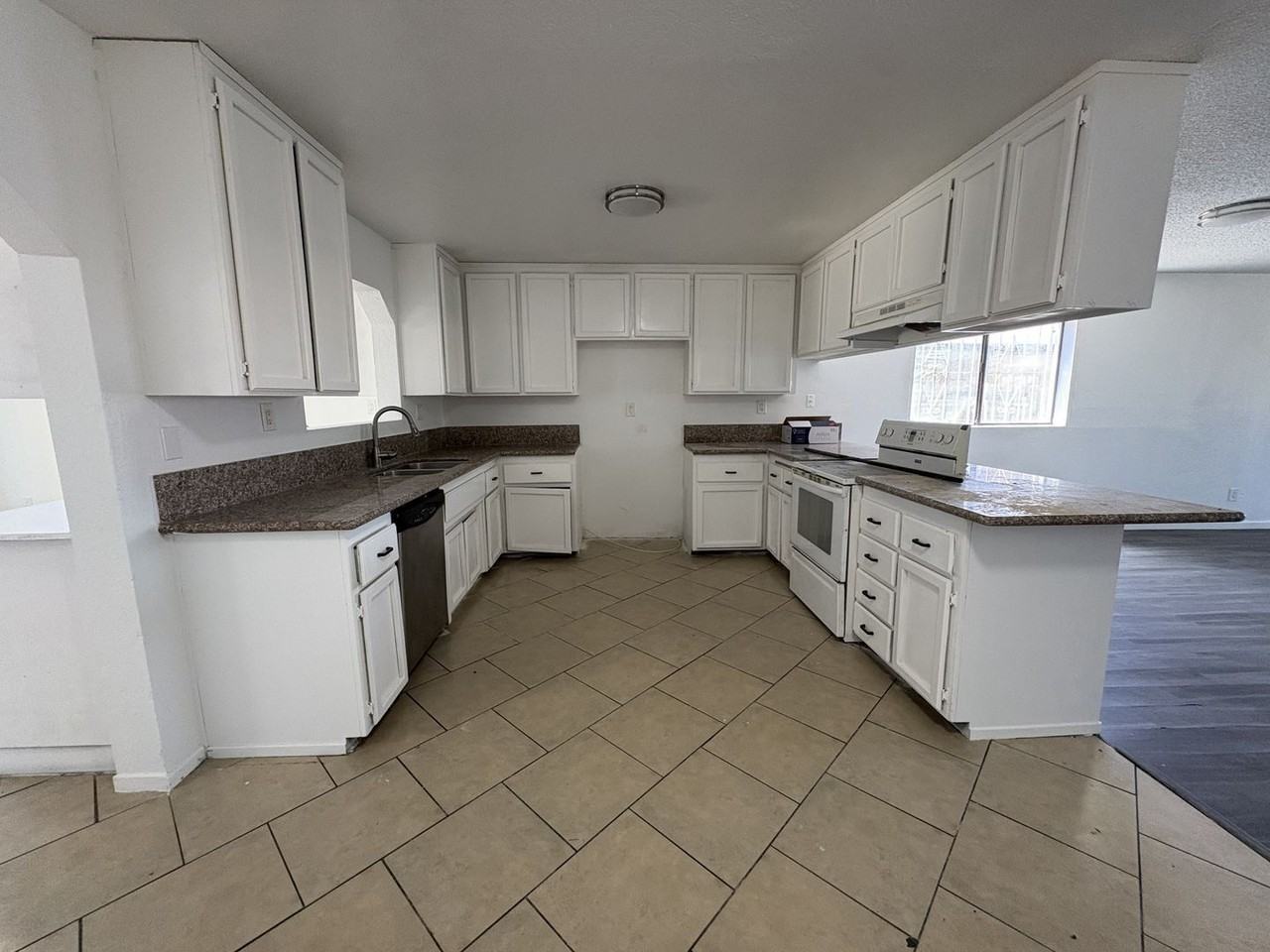 6313 Hermosa St - Photo 4 of 22