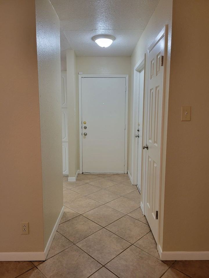 2206 Coach Dr - Photo 2 of 26