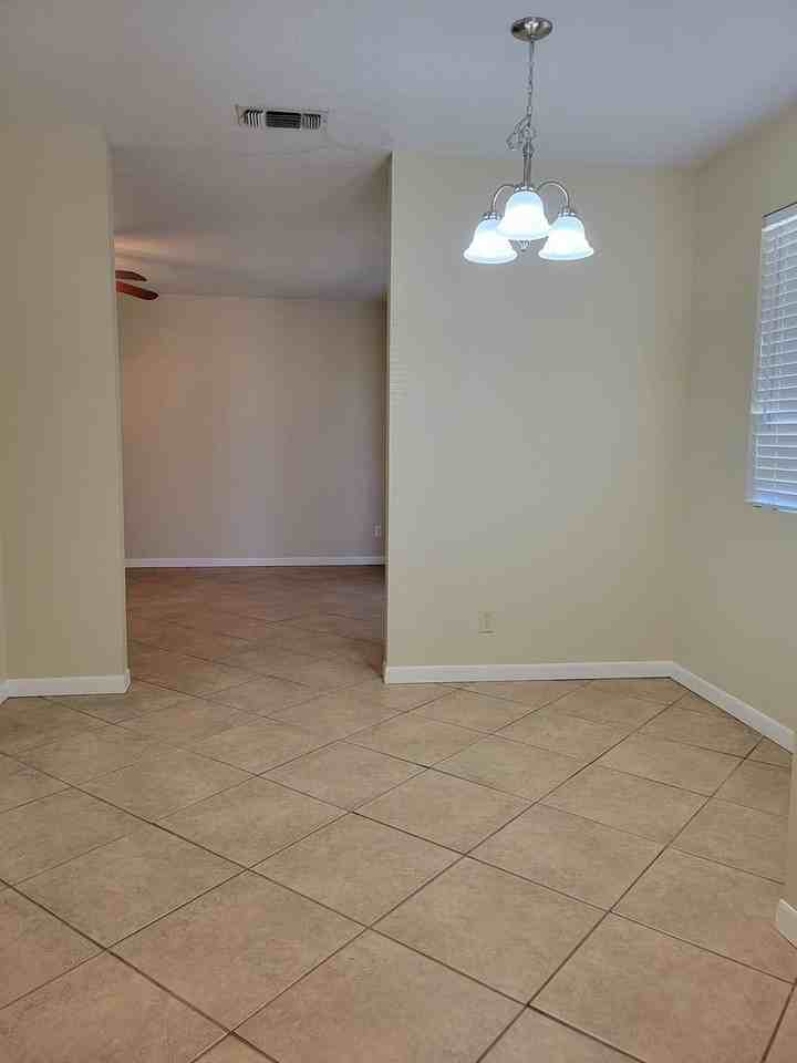 2206 Coach Dr - Photo 4 of 26