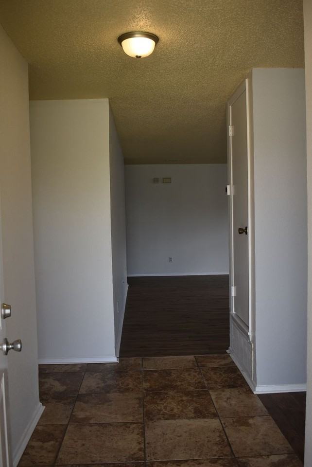 2900 Cinco Dr - Photo 3 of 19