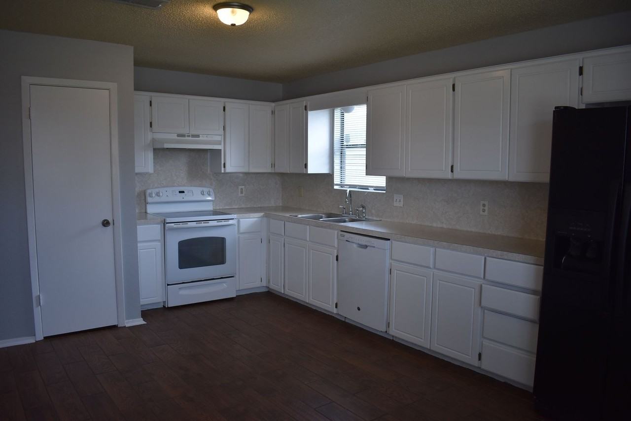 2900 Cinco Dr - Photo 6 of 19