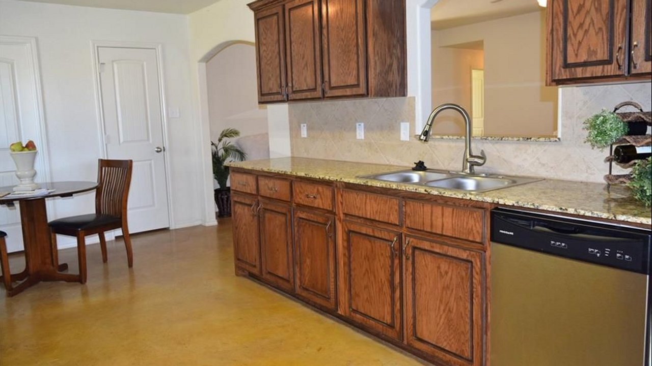 2711 Tara Dr - Photo 4 of 15