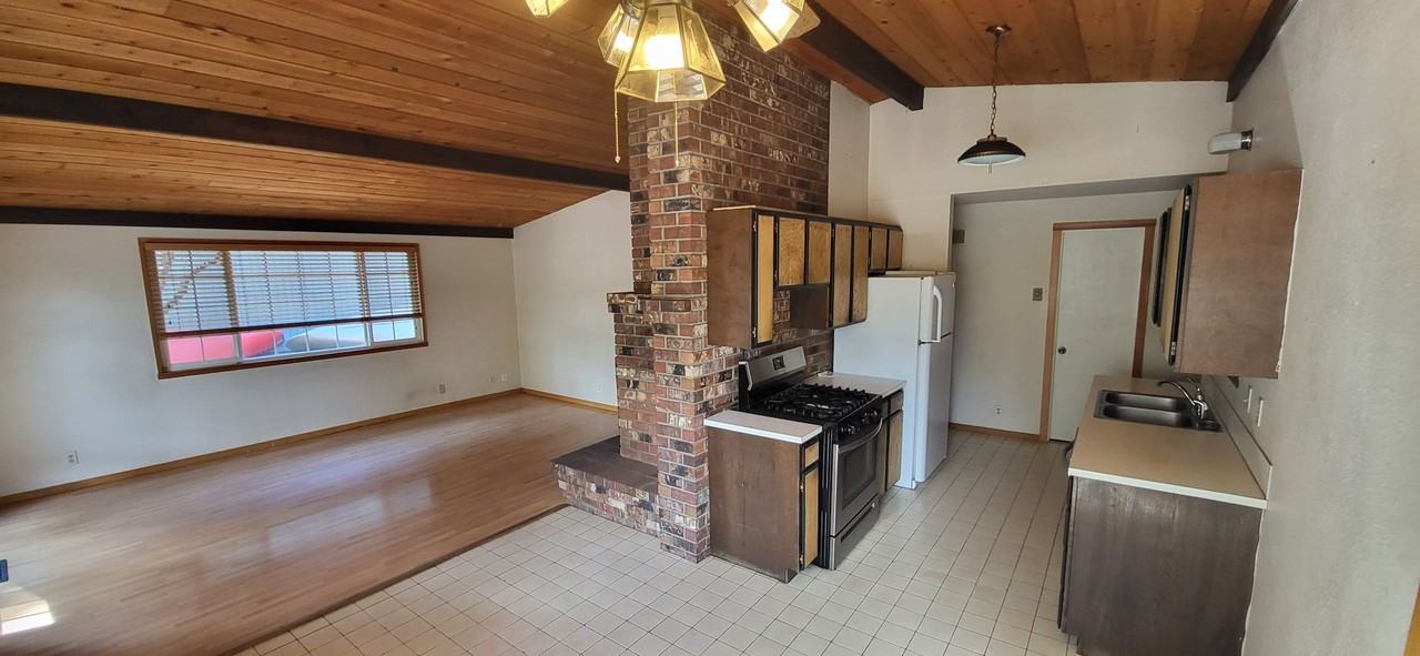 1322 Nw Baltimore Ave - Photo 2 of 17