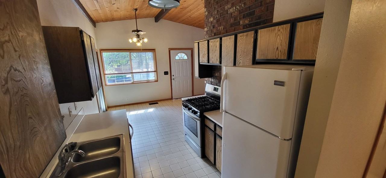 1322 Nw Baltimore Ave - Photo 5 of 17