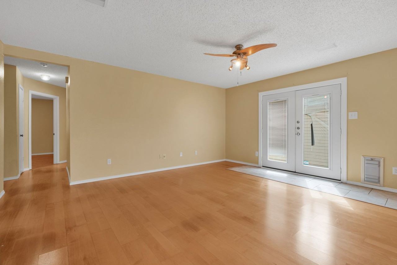 6635 Barton Rock Rd - Photo 5 of 21