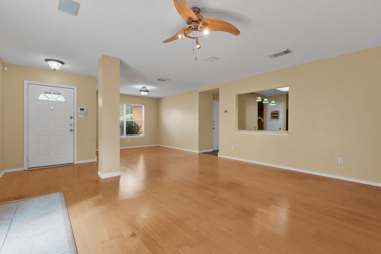 6635 Barton Rock Rd - Photo 6 of 21