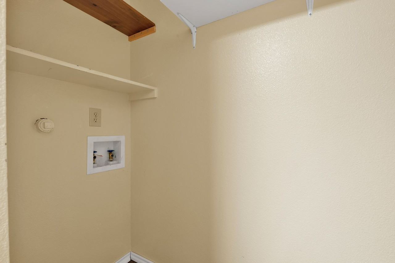 6635 Barton Rock Rd - Photo 7 of 21