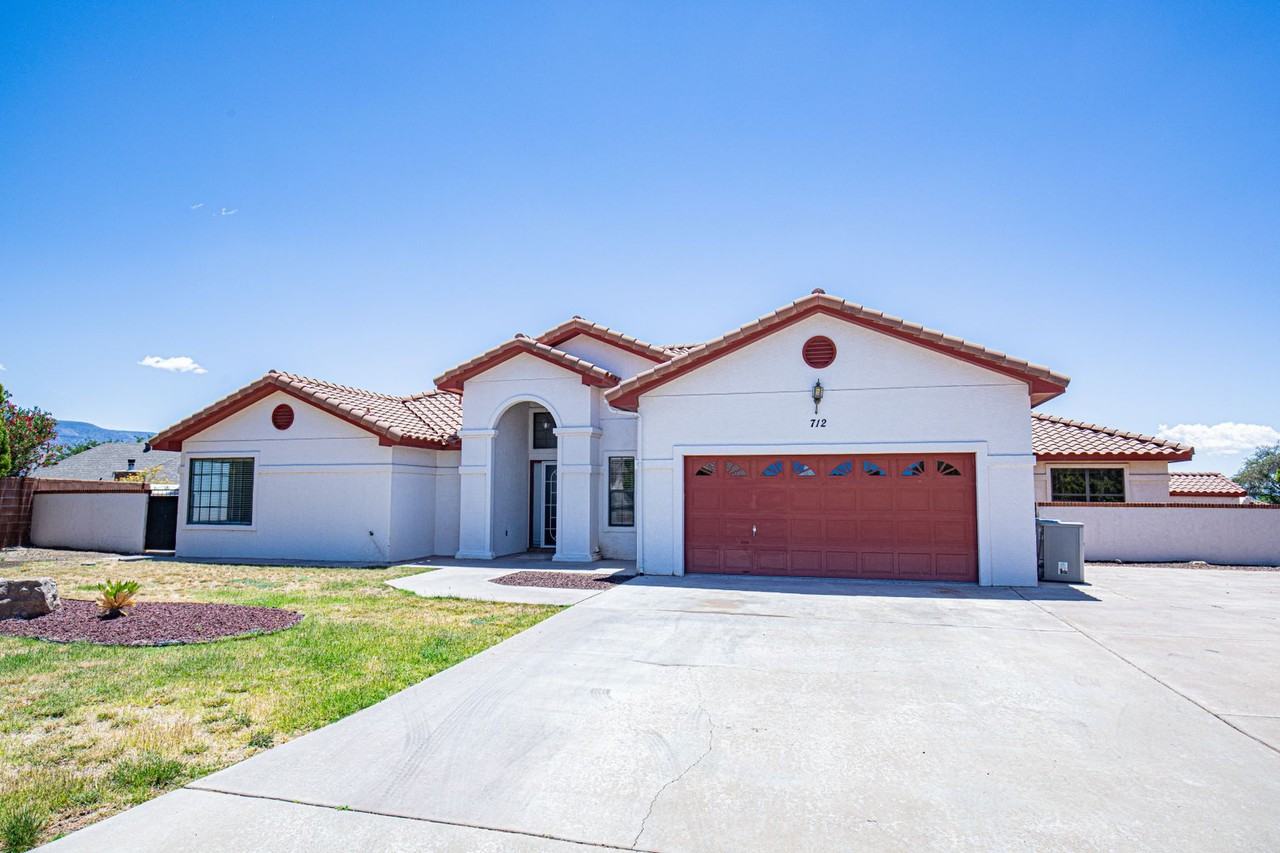 712 Caprock Ct