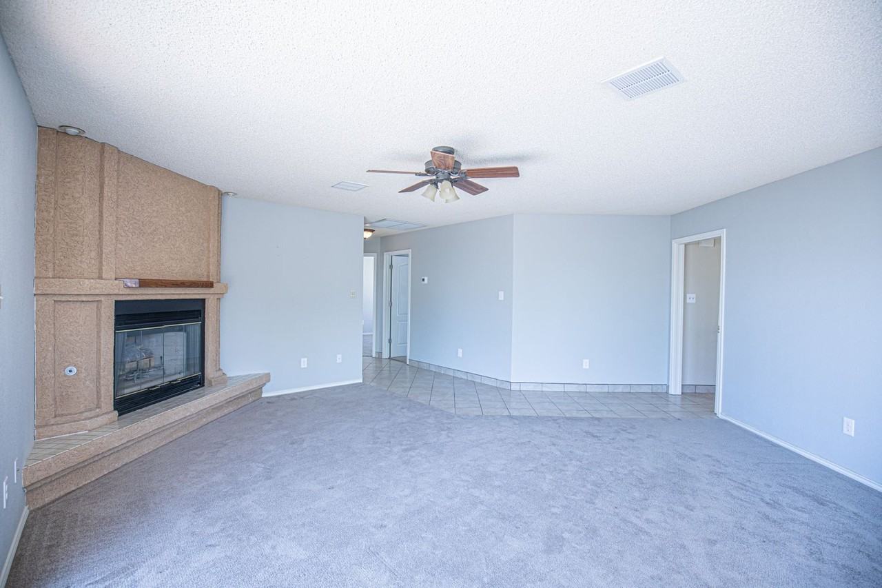712 Caprock Ct - Photo 4 of 21