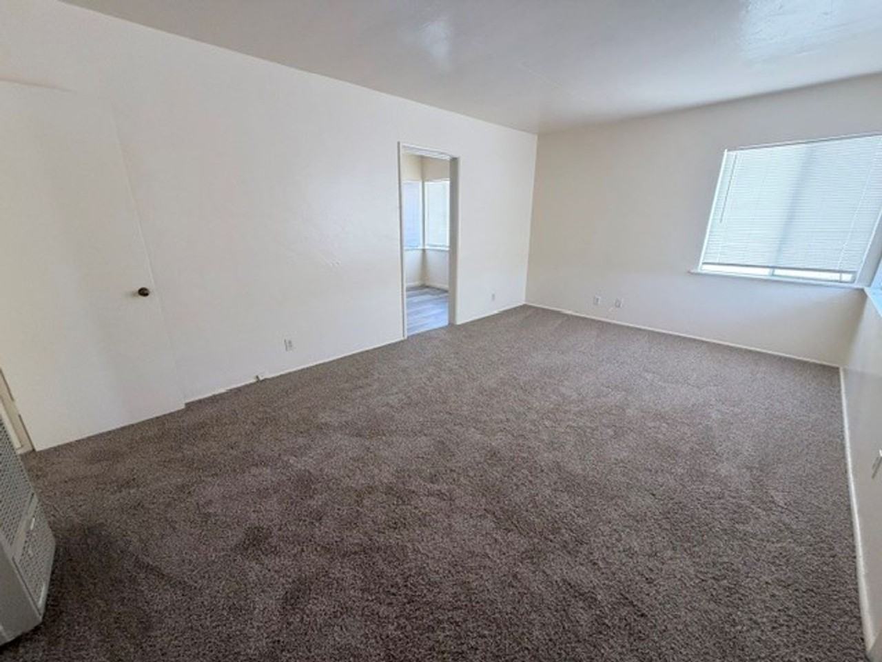 1414 Eureka St - Photo 3 of 10