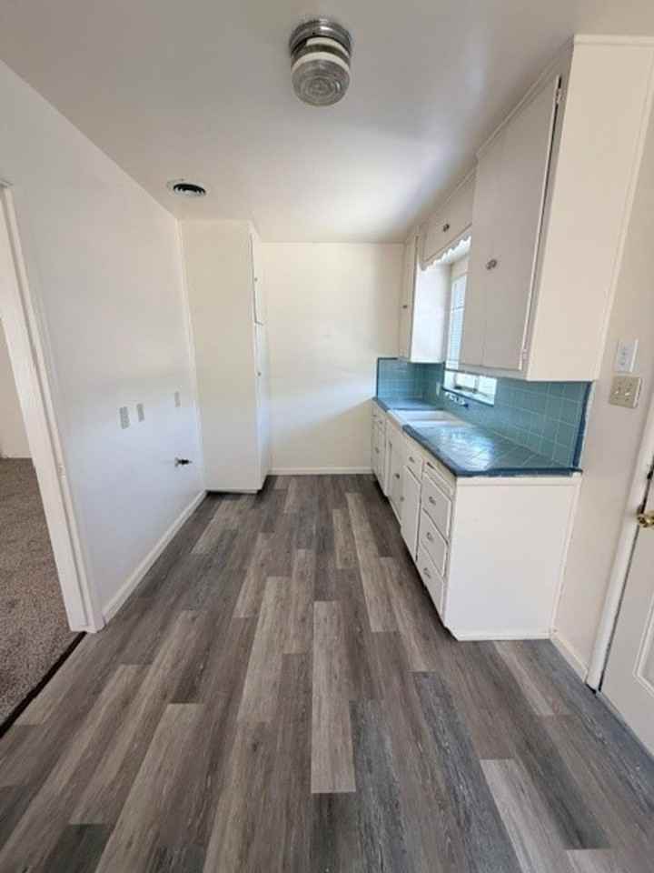 1414 Eureka St - Photo 4 of 10