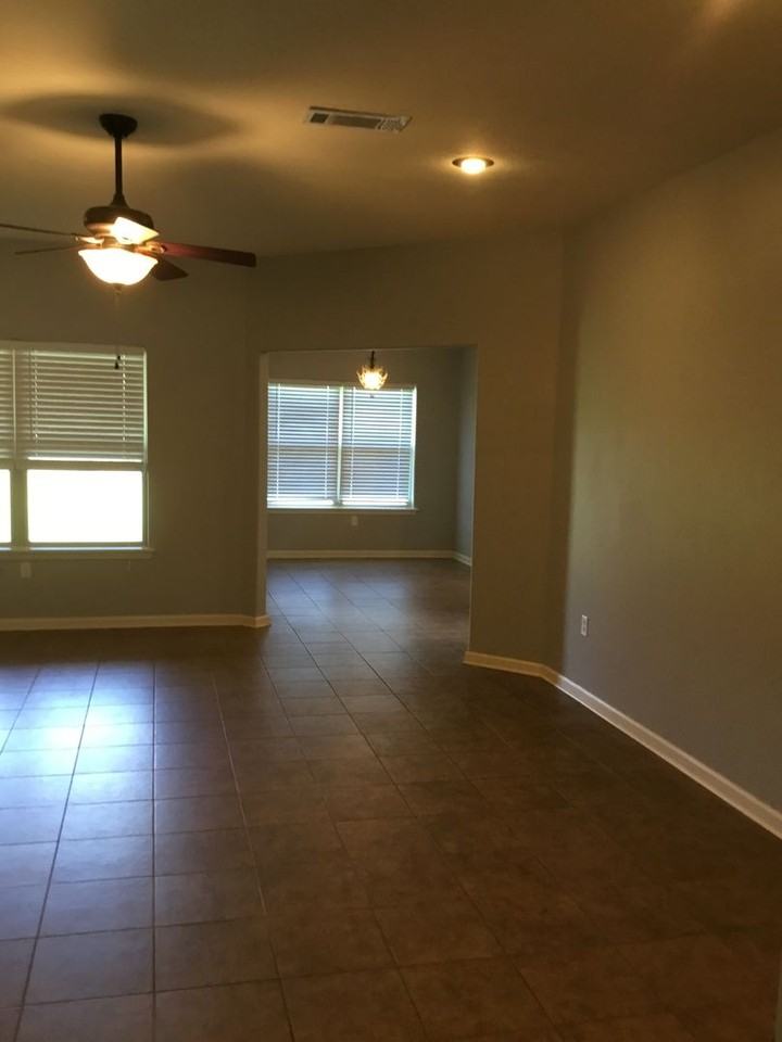 1625 Brookhaven St - Photo 4 of 11