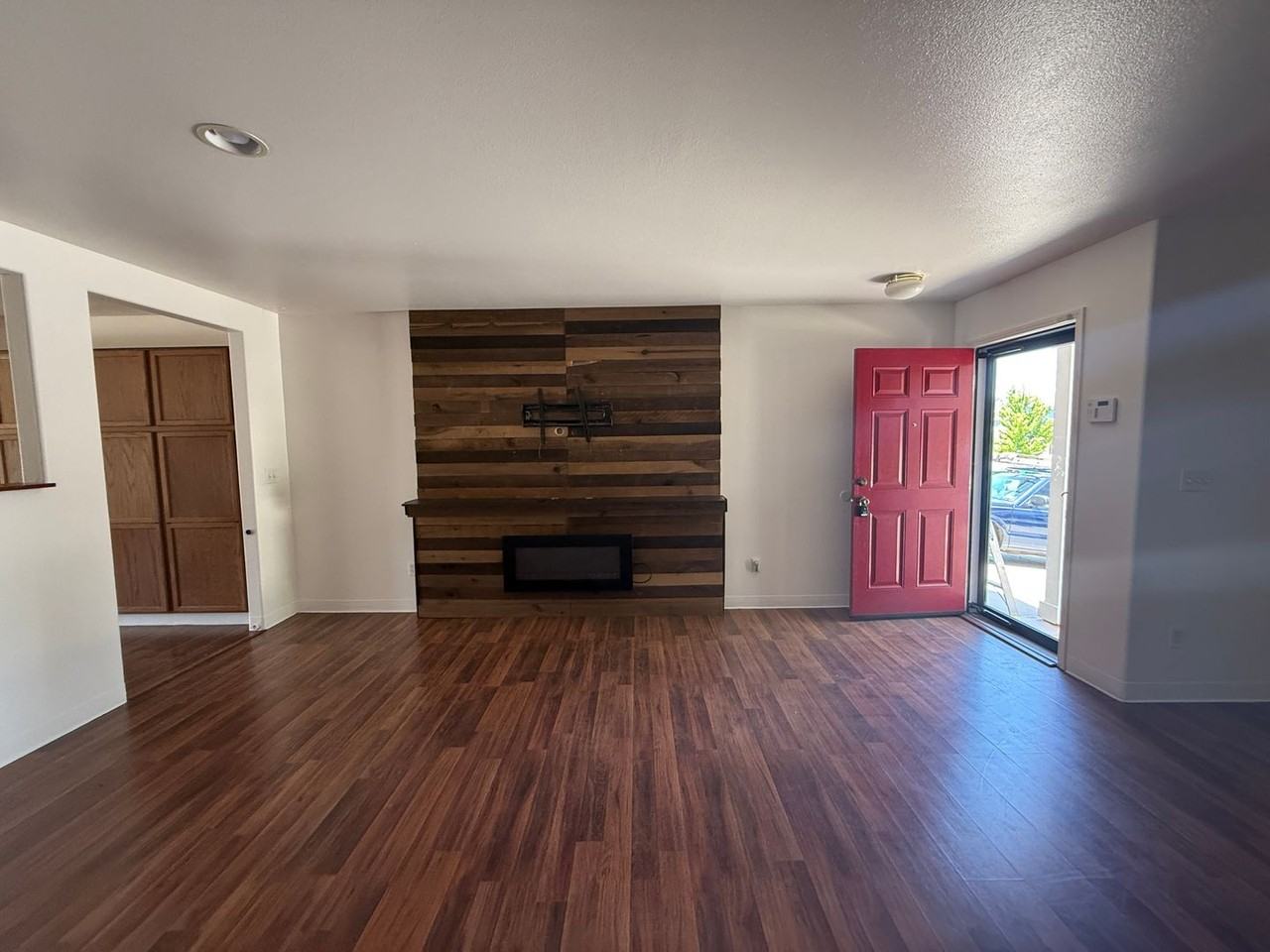 7940 Mariner Cove Dr - Photo 2 of 13