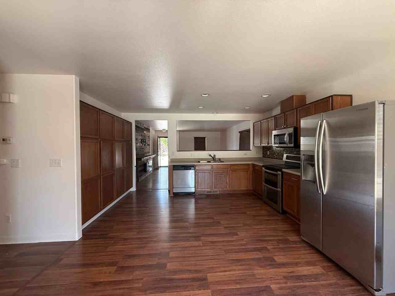 7940 Mariner Cove Dr - Photo 4 of 13