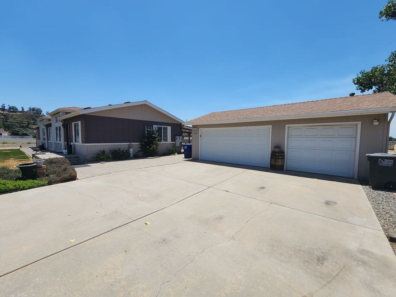 1843 Keyes Rd - Photo 3 of 17