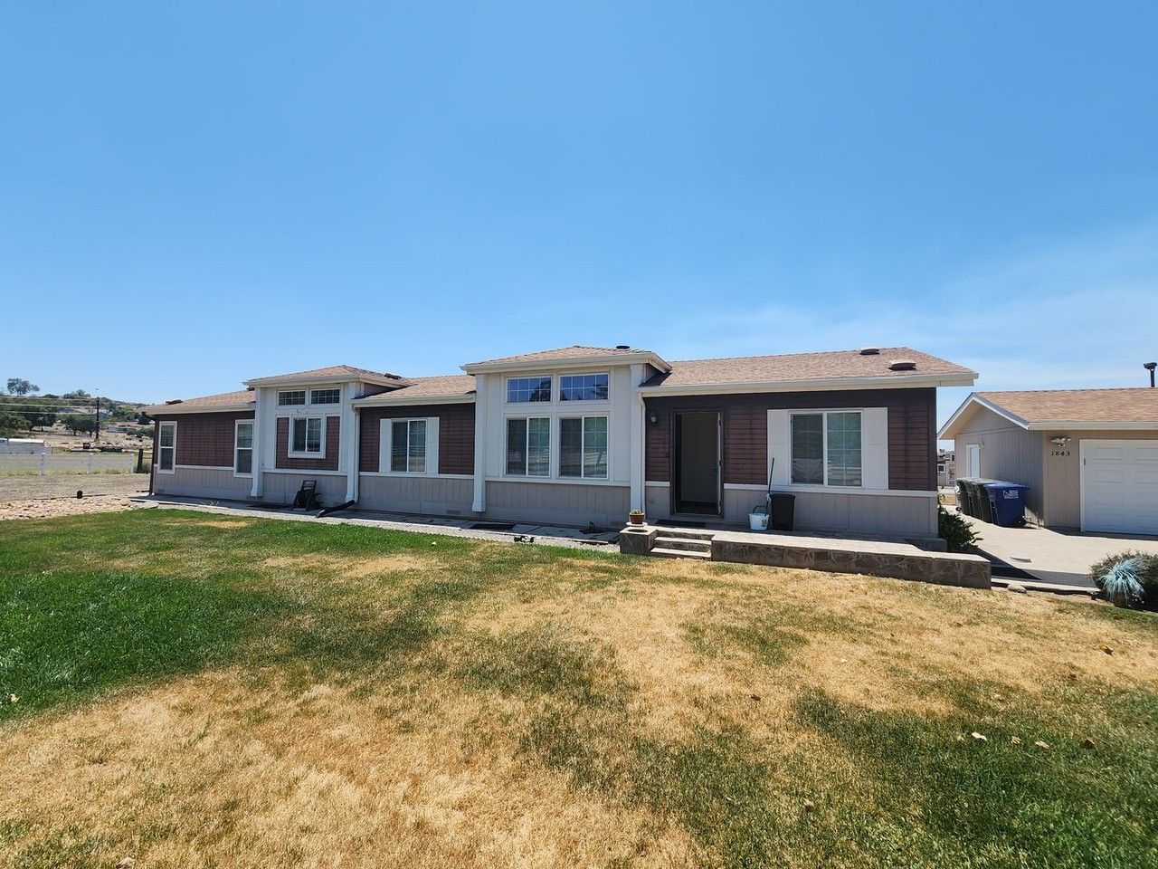 1843 Keyes Rd - Photo 4 of 17