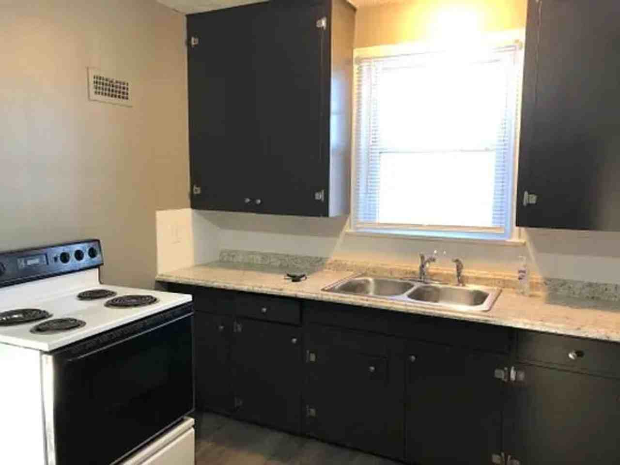 3520 Fontenelle Blvd - Photo 4 of 12