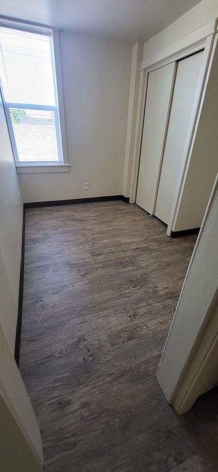 142 N Main St - Photo 4 of 14