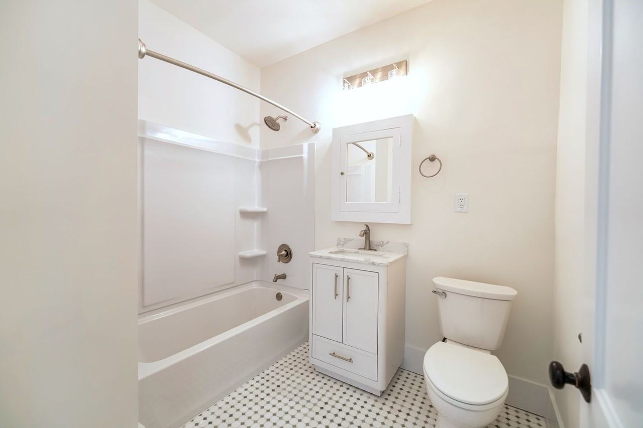 The Roy Vue Apartments - Photo 3 of 25