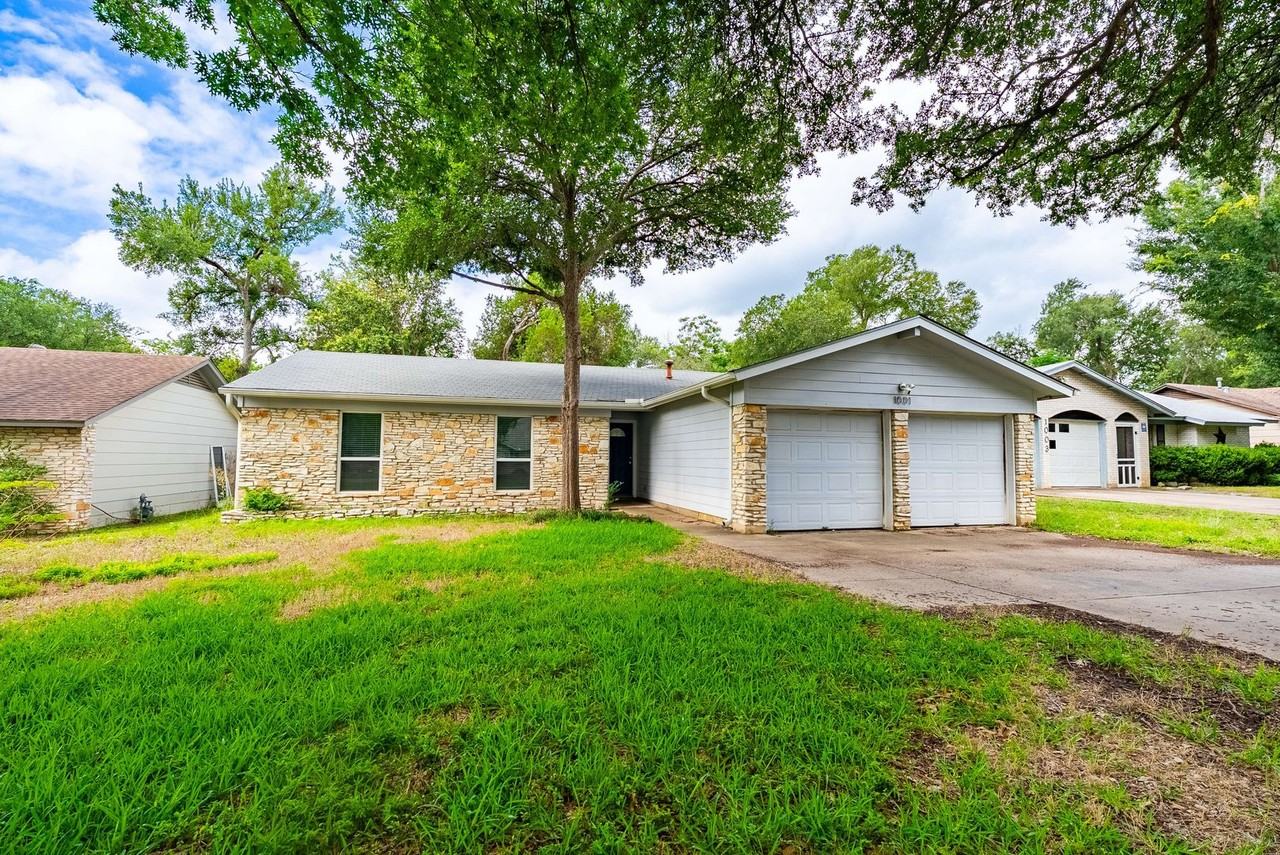 1001 Echo Ln - Photo 2 of 19