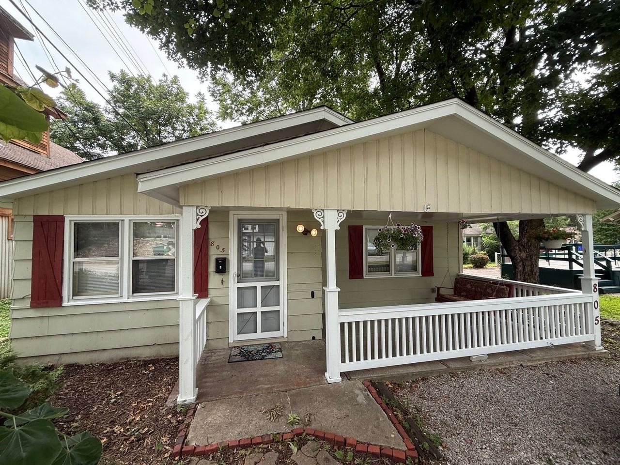 805 Rhodes Ave - Photo 2 of 14