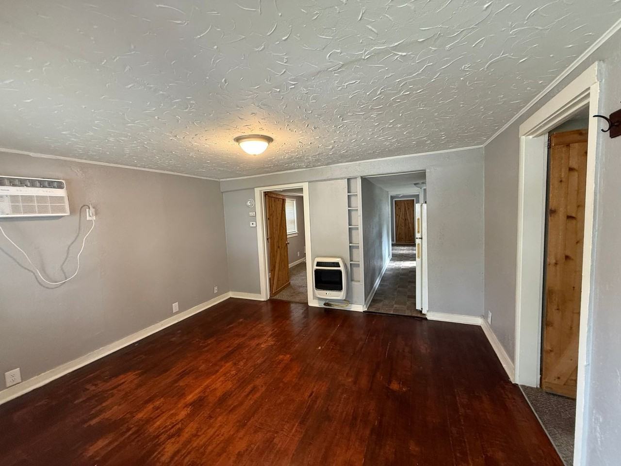 805 Rhodes Ave - Photo 5 of 14