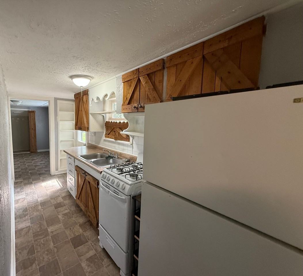 805 Rhodes Ave - Photo 7 of 14