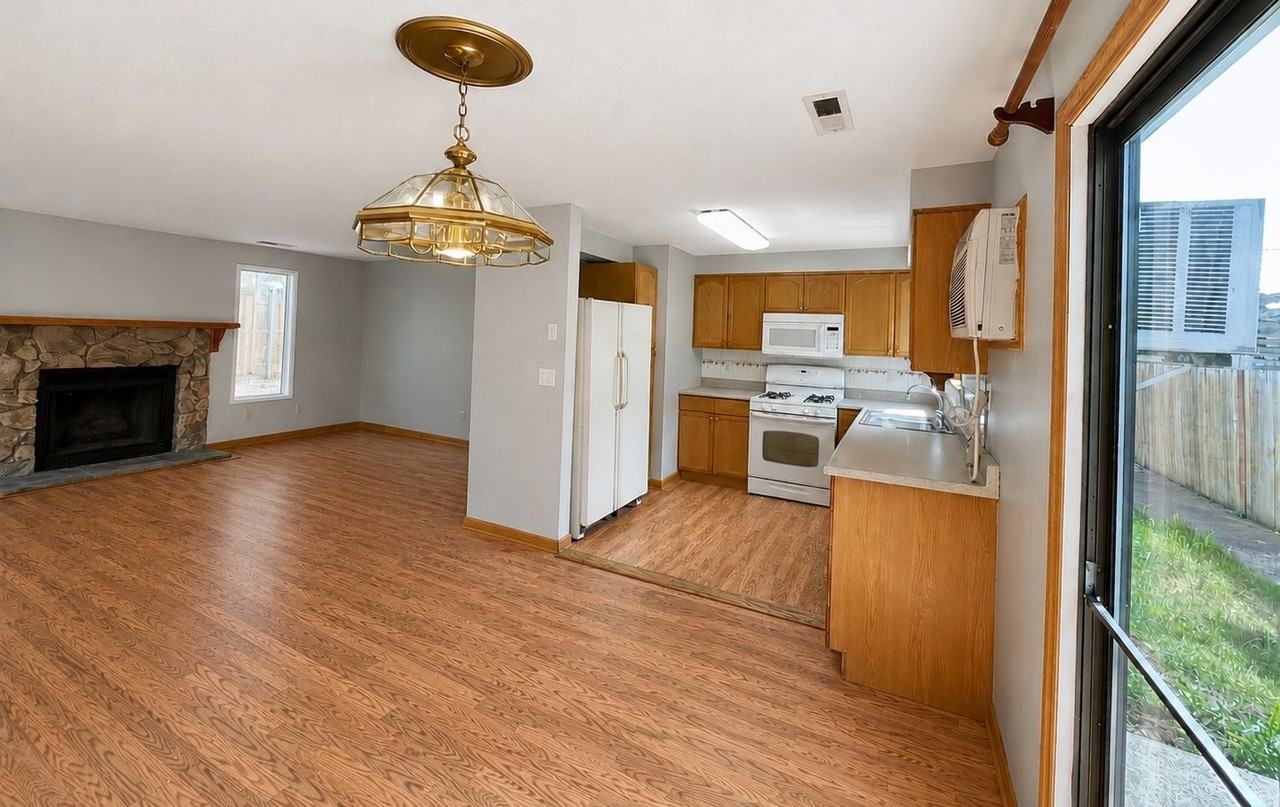 Pardee Duplex (A & B) - Photo 3 of 31