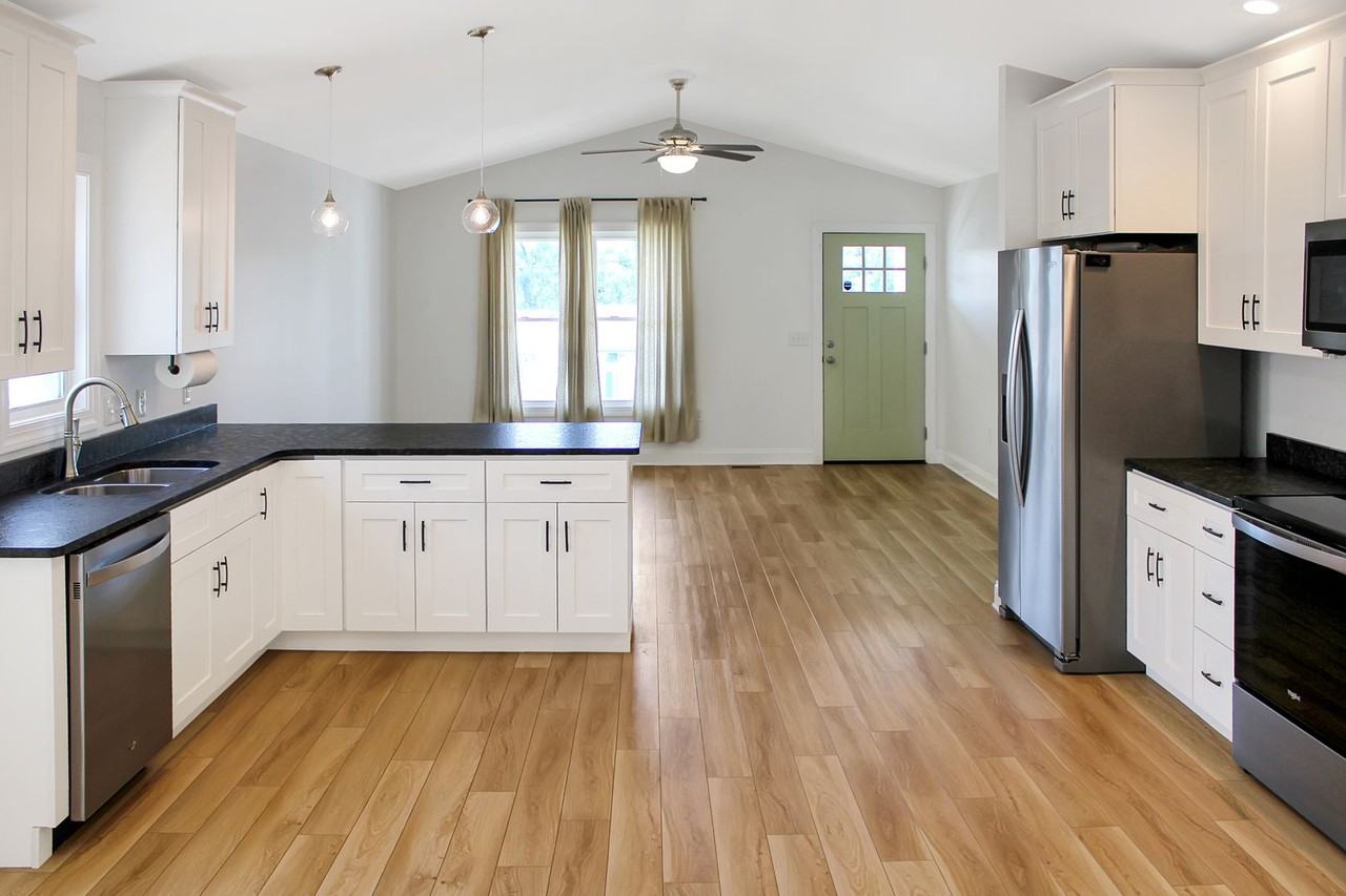 562 N Bayard Ave - Photo 3 of 22